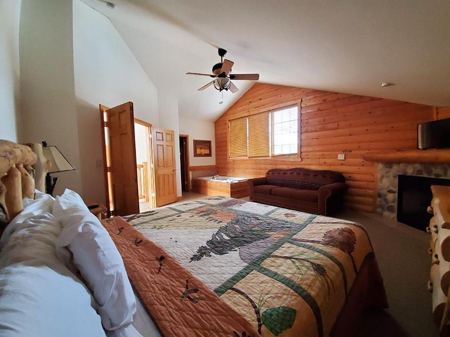 Grand Bear Resort At Starved Rock Utica Exterior foto